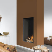 Element4 Sky Medium Front in bruine wand met brandend vuur in woonkamer