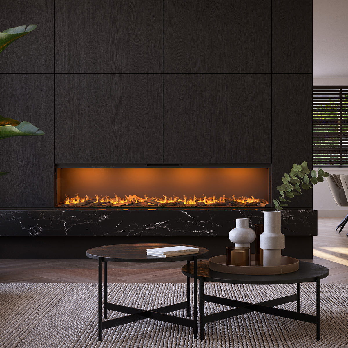 Faber e-Slim Linear 2200/450 l ingebouwd in donkere woonkamer met lange vlammen
