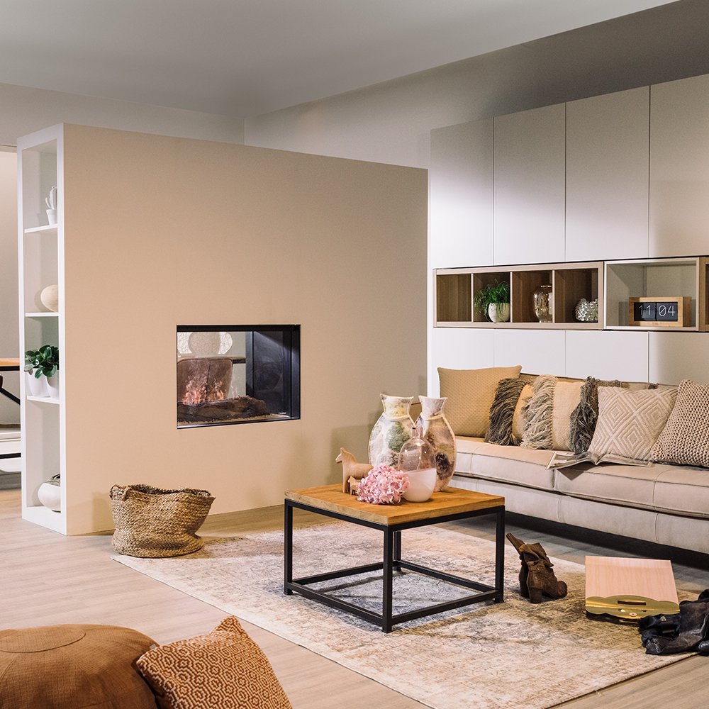 Faber e-Matrix 800/500 ST ingebouwde haard in moderne woonkamer
