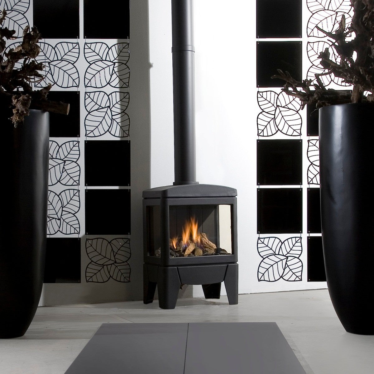 Faber Jelling gaskachel Propaan in moderne showroom met vlammen