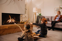 Faber Matrix 1050/500 II Hoek in woonkamer met brandend haardvuur