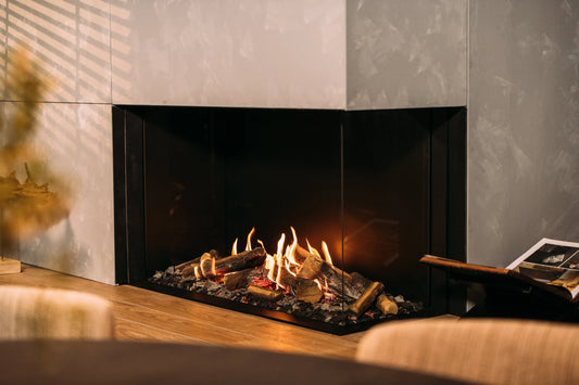 Faber Matrix Hybrid 1050/650 II Hoek ingebouwd in moderne woonkamer, brandend haardvuur