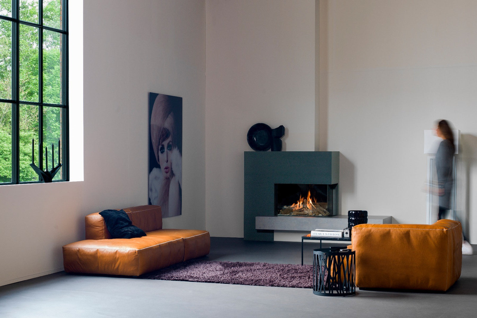 Faber Matrix 800/500 II Hoek in moderne woonkamer met brandend vuur