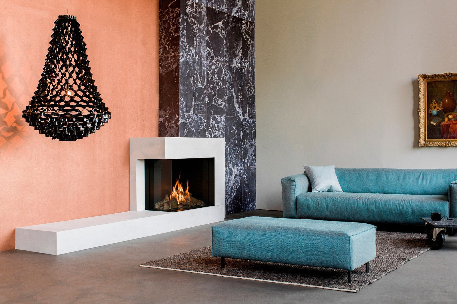 Faber Matrix 800/650 II Hoek in moderne woonkamer met brandend haardvuur
