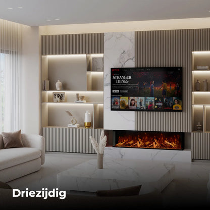 Woonkamer met Fair Fires Tru Vizion Pano X 1500 haard onder een tv, omgeven door planken.