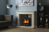 Charlton & Jenrick Fireline FQ8 in een woonkamer met brandend vuur