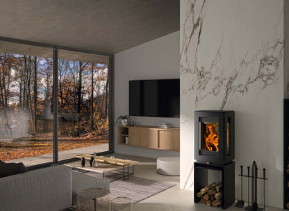 Hergom Glow met houtvak in moderne woonkamer met brandend vuur