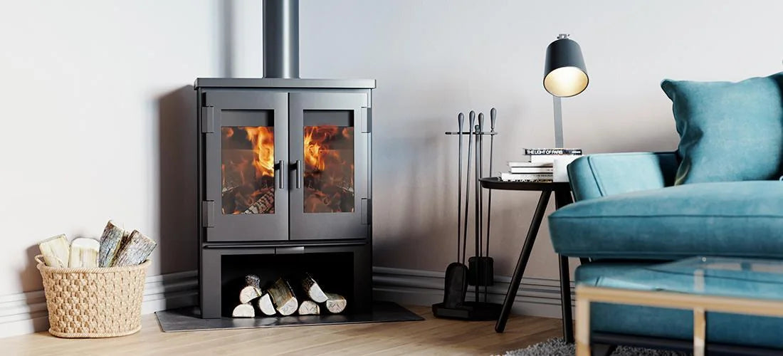 Nordic Fire Bjork houtkachel in woonkamer met brandend vuur