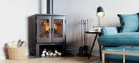 Nordic Fire Bjork houtkachel in woonkamer met brandend vuur