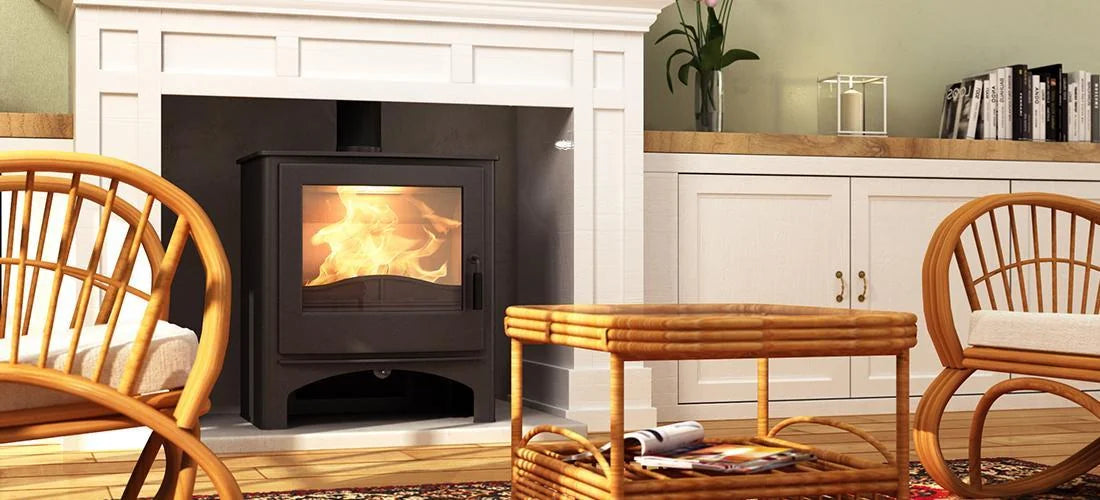 Nordic Fire Cottage in sfeervolle woonkamer met brandend vuur
