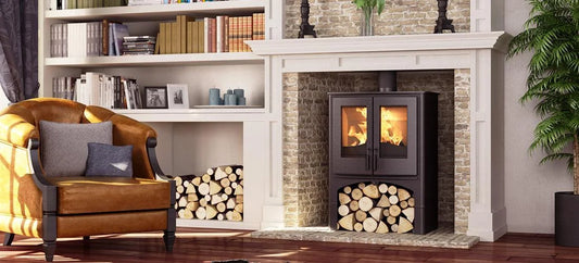 Nordic Fire Lodge CV houtkachel in woonkamer met brandend vuur