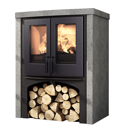 Nordic Fire Lodge houtkachel met brandend vuur en houtvak