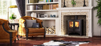 Nordic Fire Lodge houtkachel in woonkamer met brandend vuur