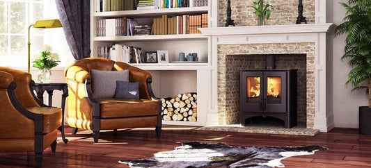 Nordic Fire Lodge houtkachel in woonkamer met brandend vuur