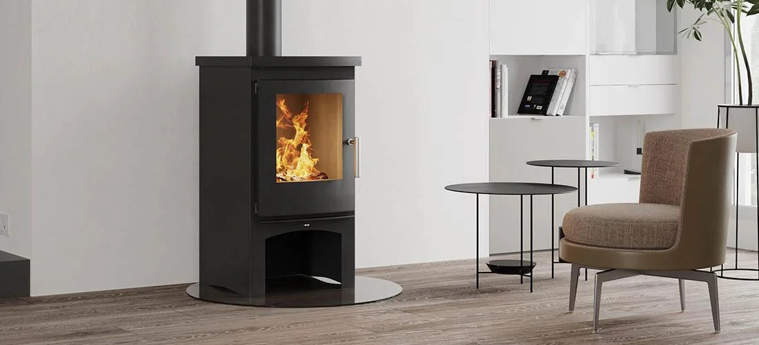 Nordic Fire Rosanna kachel in moderne woonkamer met brandend vuur