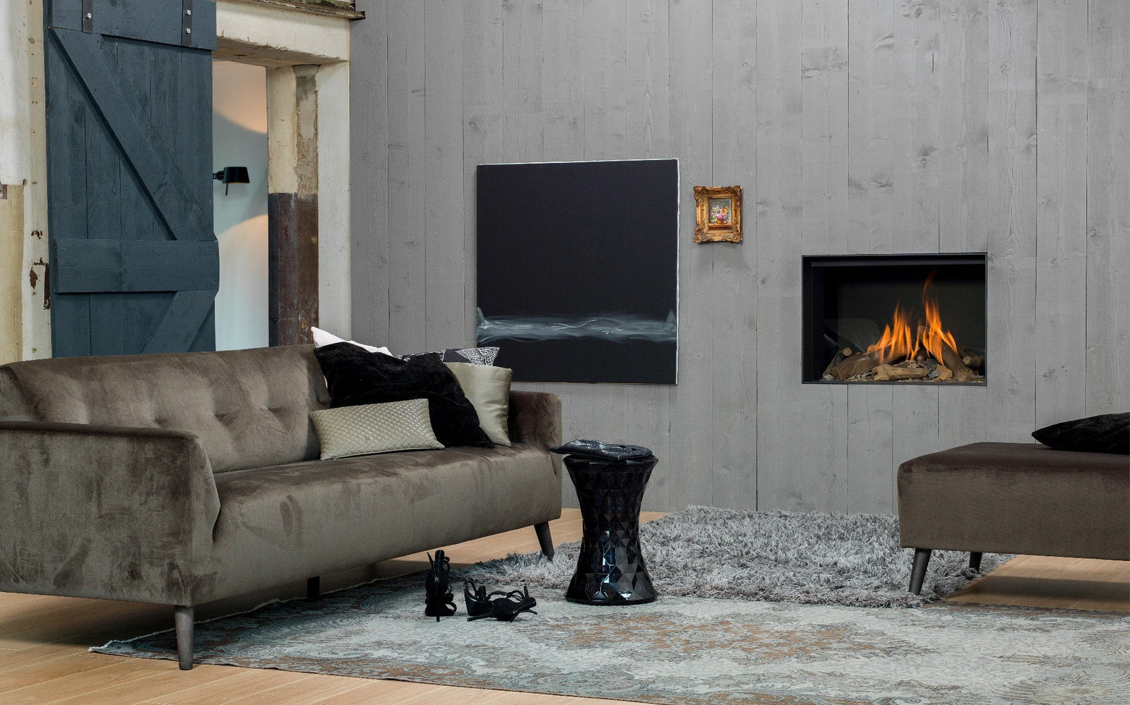 Faber Matrix 800/500 I Front ingebouwd met vlammen in grijze woonkamer