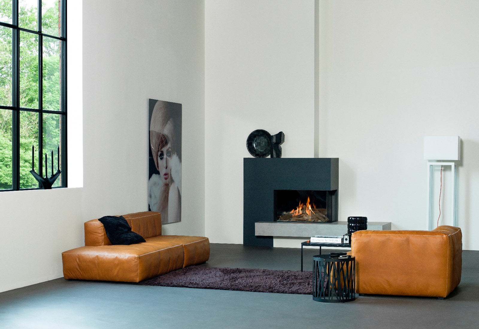 Faber Matrix 800/500 II Hoek in moderne woonkamer met brandend vuur