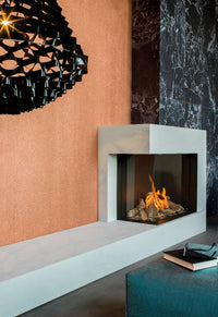 Faber Matrix 800/650 II Hoek in moderne woonkamer met brandend haardvuur