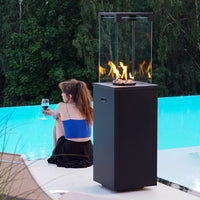 Kratki Patio Light terrasvuurtafel naast zwembad met vlammen