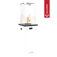 Kr​​atki Patio Light vrijstaande witte terrasverwarmer met glazen ombouw en vlammen