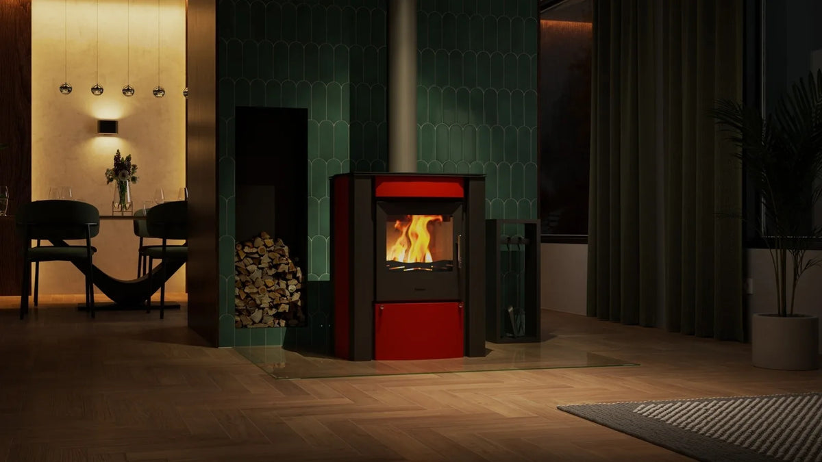 HS Flamingo Amos houtkachel met brandend vuur in een modern interieur