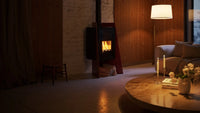 HS Flamingo Deluxe Island houtkachel met brandend vuur in een sfeervolle woonkamer