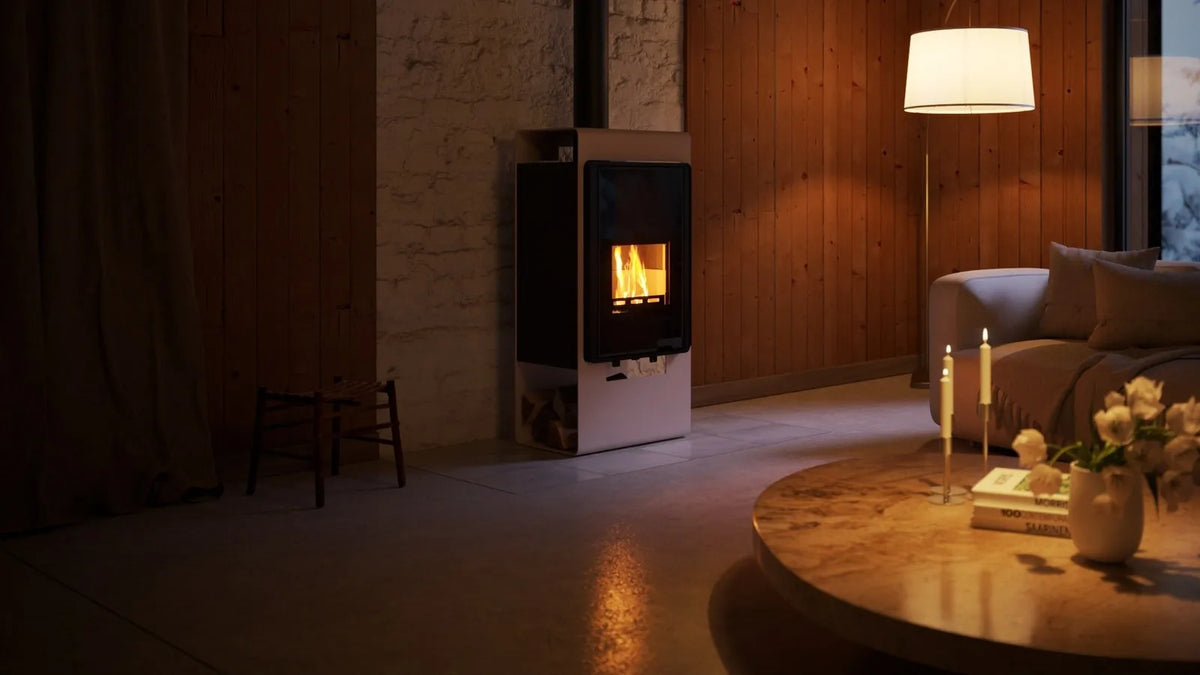 HS Flamingo Deluxe Singa houtkachel met brandend vuur in een sfeervolle woonkamer