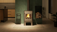HS Flamingo Espo III houtkachel met brandend vuur in een modern interieur