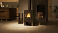 HS Flamingo Espo III houtkachel met brandend vuur in een modern interieur