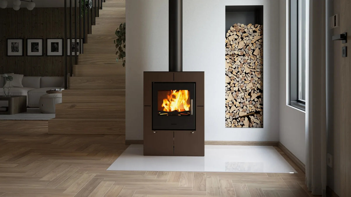 HS Flamingo Evenes houtkachel met brandend vuur in een modern interieur