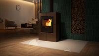 HS Flamingo Evenes houtkachel met brandend vuur in een modern interieur