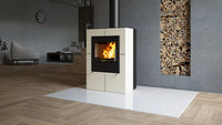 HS Flamingo Evenes houtkachel met brandend vuur in een modern interieur