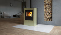 HS Flamingo Evenes houtkachel met brandend vuur in een modern interieur