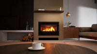 HS Flamingo X15 Inzet met brandend vuur in een moderne woonkamer