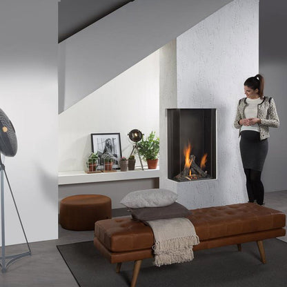 Wanders Lenga 500 hoek in moderne woonkamer met brandend haardvuur
