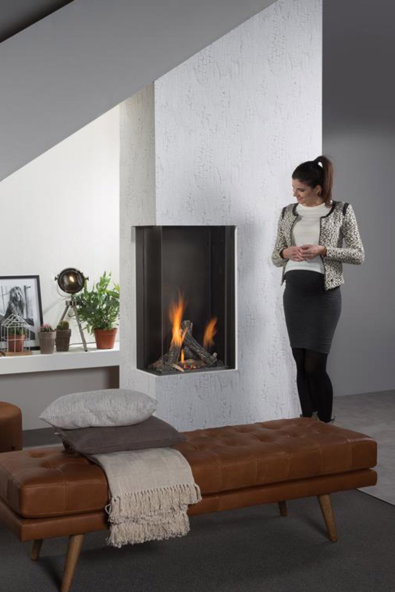 Wanders Lenga 500 hoek ingebouwd in moderne woonkamer met brandend vuur