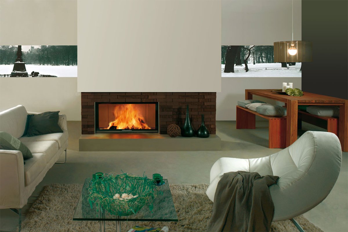 Spartherm Linear Front 100x51 in moderne woonkamer met brandend haardvuur