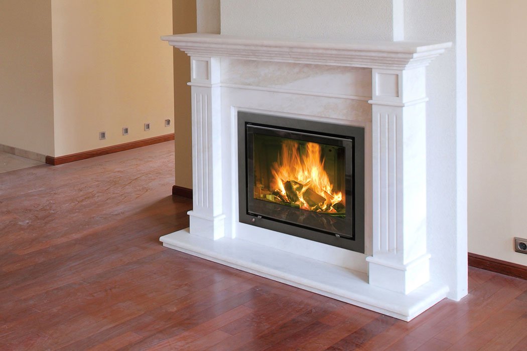 Spartherm Swing Inzet 71x52 in witte schouw in woonkamer