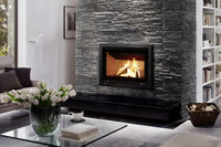 Spartherm Swing Inzet 61x50 ingebouwd in moderne woonkamerwand met brandend vuur