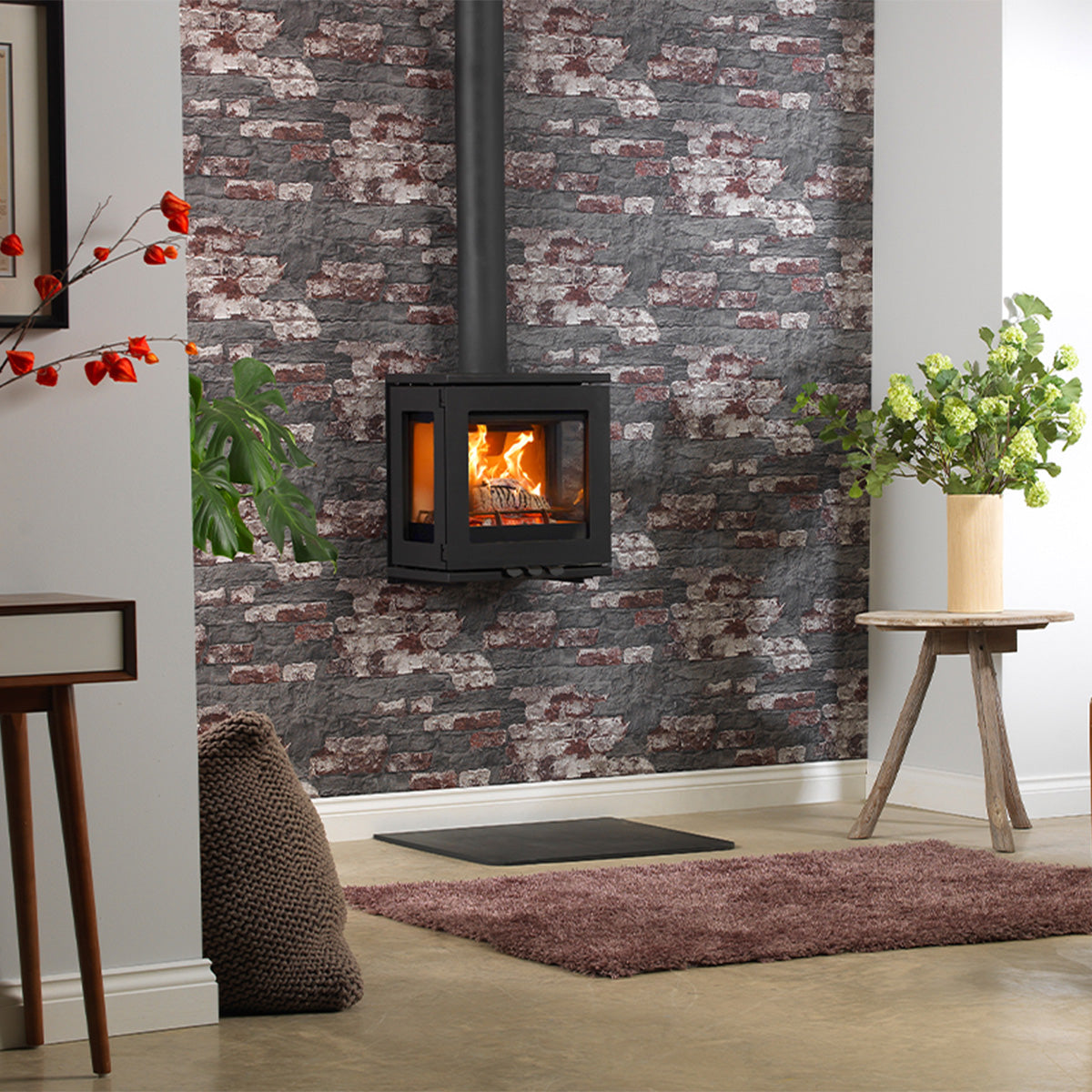 Charlton & Jenrick Purevision LPV5 Wall houtkachel in moderne woonkamer