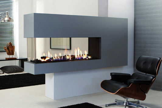 Element4 Lucius 140 Double Burner in moderne woonkamer met brandende haard
