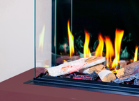 Charlton & Jenrick Luminosa 185 met vlammen en houtblokken in glazen inbouwhaard