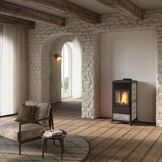 EK63 Maison80 in landelijke woonkamer met brandend vuur naast stenen muur