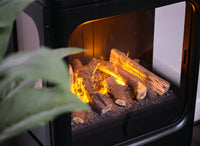 Dimplex Mapleton 100 haard met brandende houtblokken achter glas