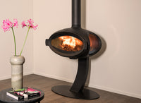 Wanders Mata Curve kachel in woonkamer met brandend vuur