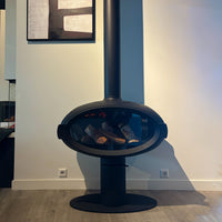 Wanders Mata Base Oval hangende haard in woonkamer met ovaal vuurvenster