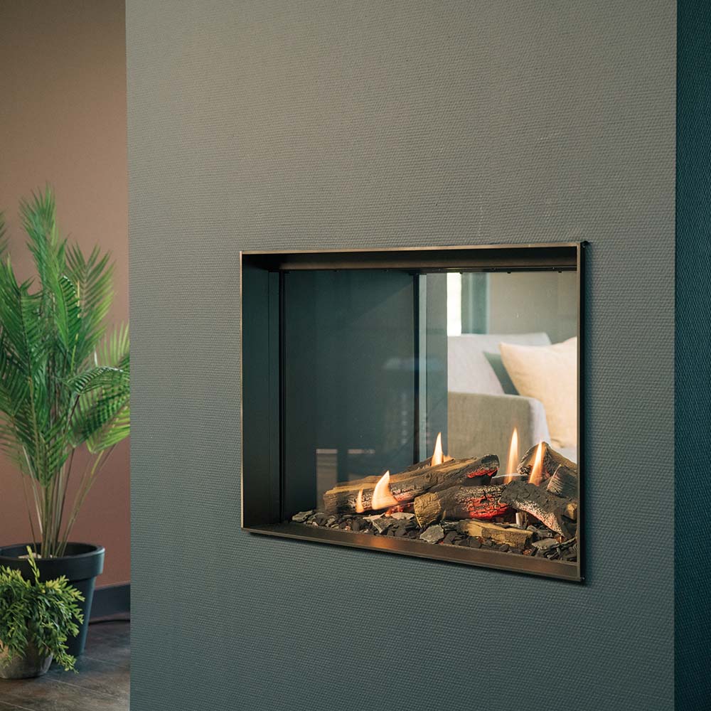 Faber Matrix Hybrid 1050/500 ST ingebouwde haard in moderne woonkamer