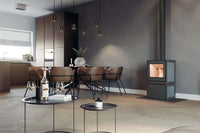Altech MAX B basis pelletkachel in moderne woonkamer met eethoek