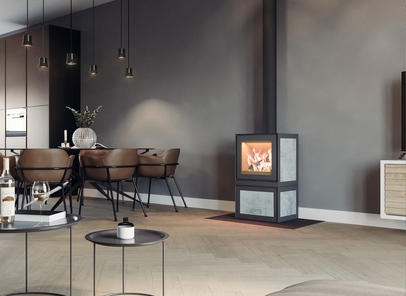 Altech Max B Depot Hybride-e houtkachel in moderne woonkamer met brandend vuur