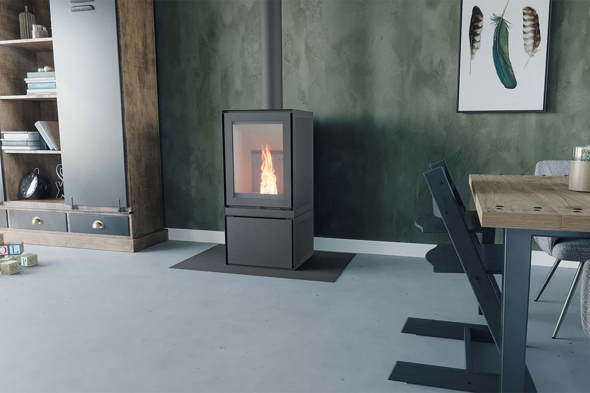Altech MAX H pelletkachel in moderne woonkamer met brandend vuur